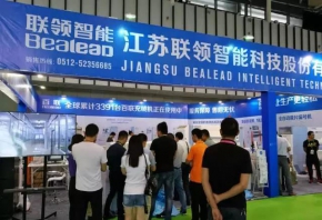 百联“主场”参展江苏服博会 全自动编号机备受关注